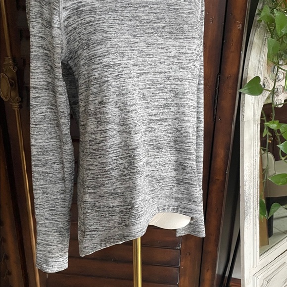 Athleta Warmer Bias Top Gray Long Sleeve Knit Top Small - Picture 3 of 9